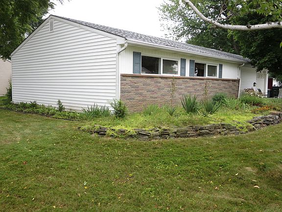 3rd image of 32 Donna Ct