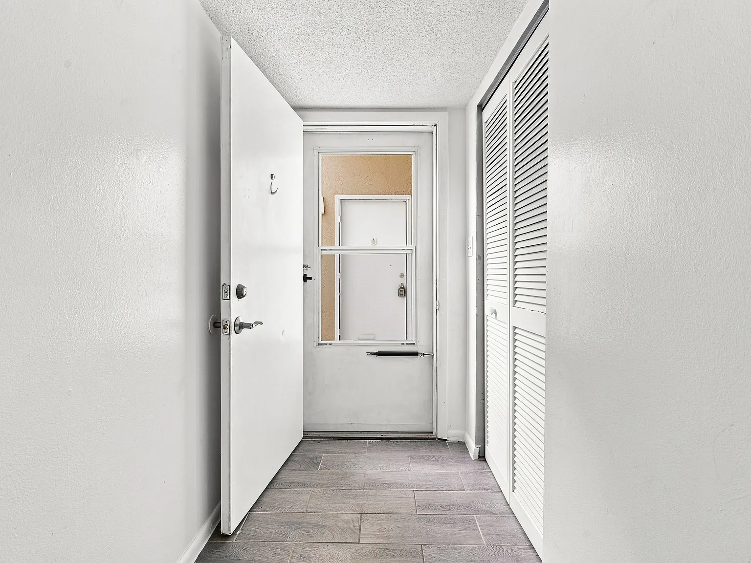2 bed, 1031 sqft, $1,300 — Photo 4