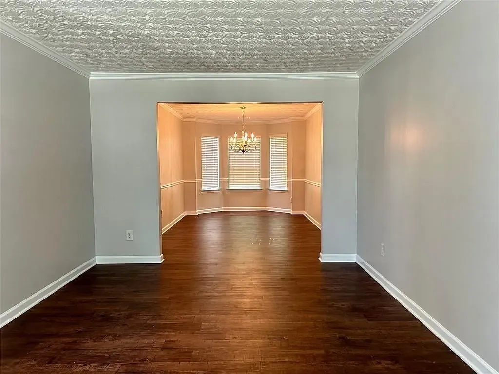 4 bed, 2521 sqft, $2,700 — Photo 4
