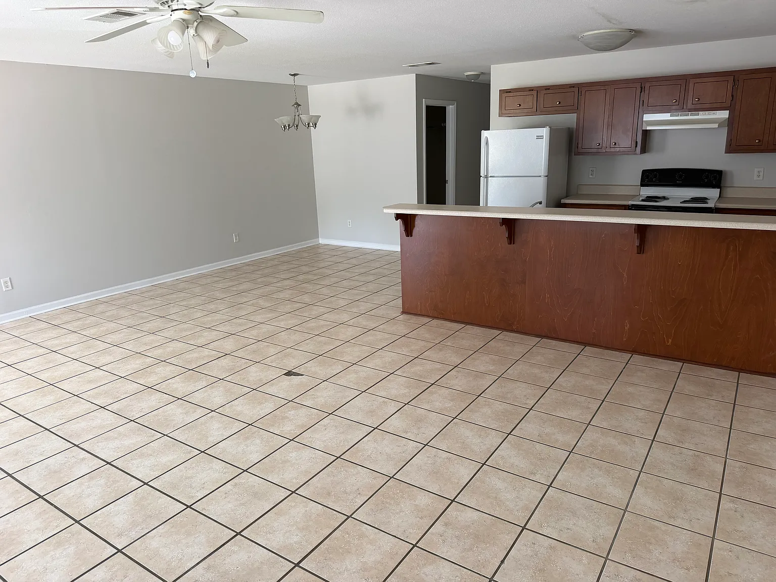 2 bed, 1100 sqft, $925 — Photo 2