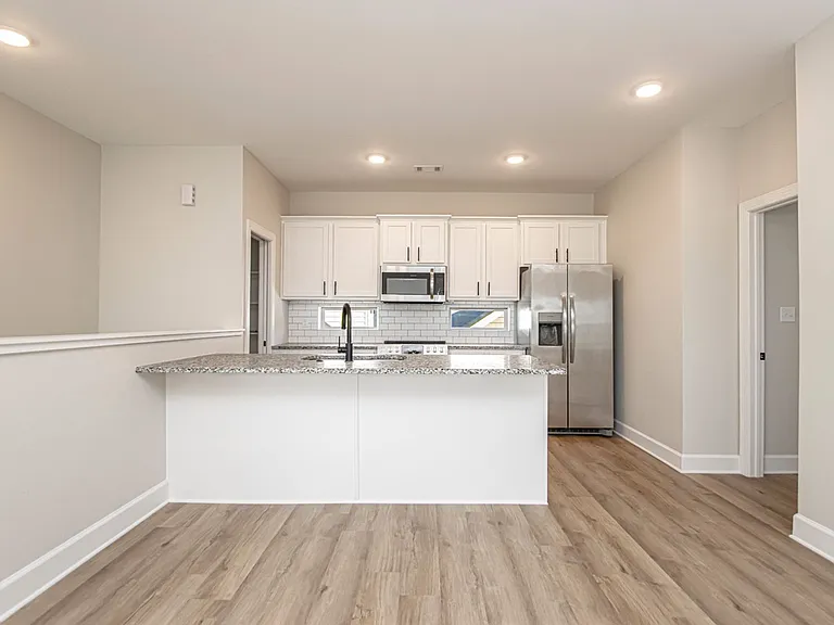 1220 W 4th St — Photo 2
