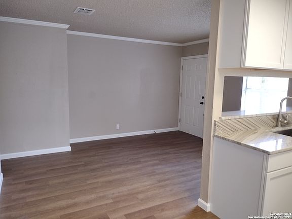 4th image of 4227 Woodmanor