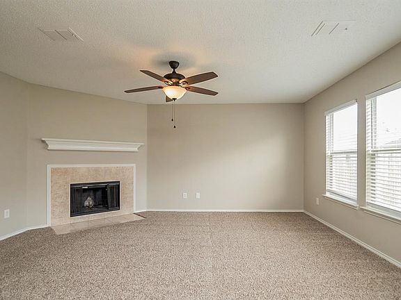 5th image of 924 Gillon Dr