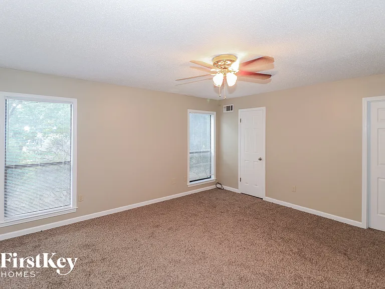 8418 Chippingham Dr — Photo 10