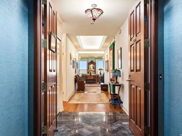 1 Towers Park Ln #2305, San Antonio, TX 78209