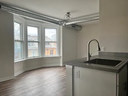 1800 Green St Photo 1