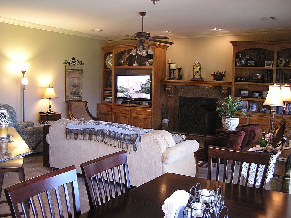 2nd image of 1687 N Crestview Dr
