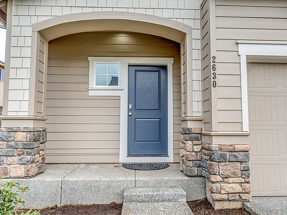 3rd image of 2630 NE Hawthorne Cir