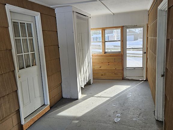 4th image of 16071 Robbins Rd