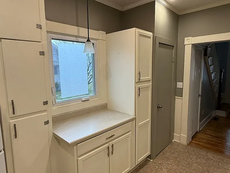 406 Robbins St — Photo 8