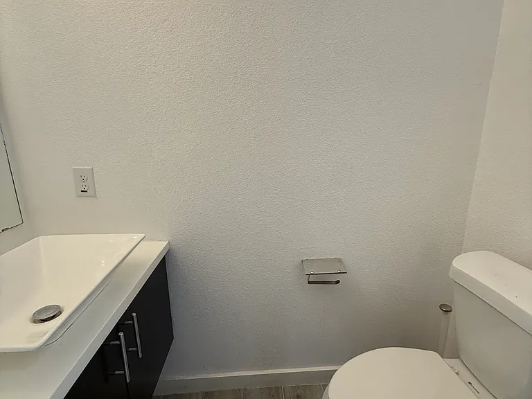 913 Ogden St — Photo 24