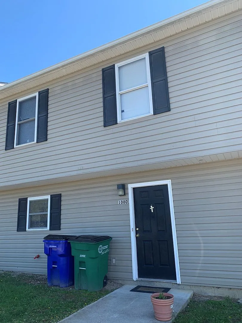 3 Bedroom 2.5 Half Bath Townhouse — Photo 1