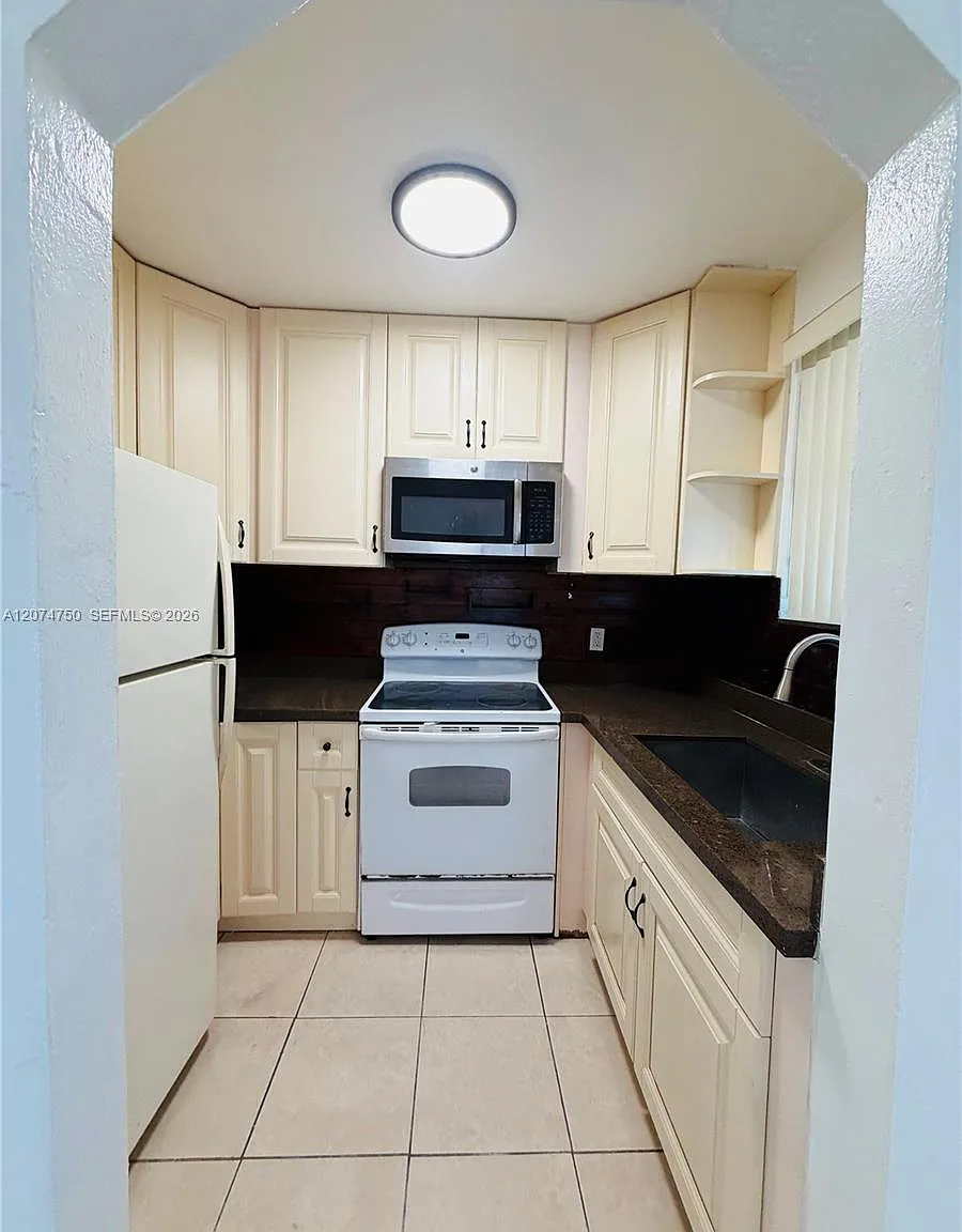 Golfview Apts Co-Op — Photo 2