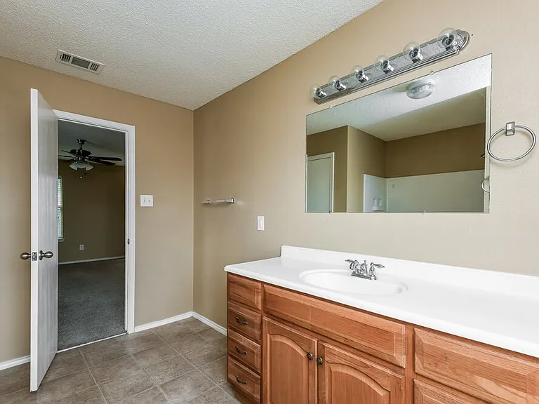 949 Canary Dr — Photo 17