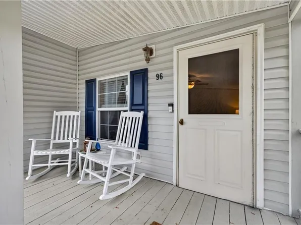 96 Songbird Ln, Tiverton, RI 02878