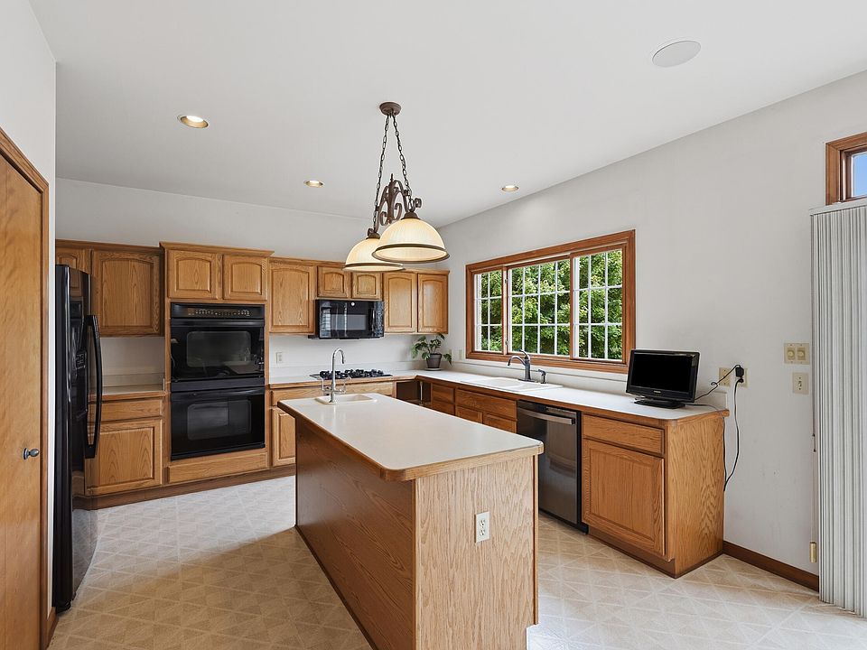 137 Queen Anne Dr, photo 23