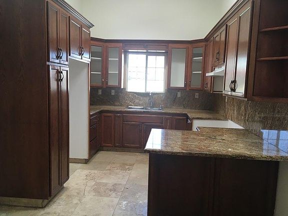 3rd image of 1126 N Fries Ave