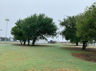 222 NW 2nd St, Mooreland, OK 73852