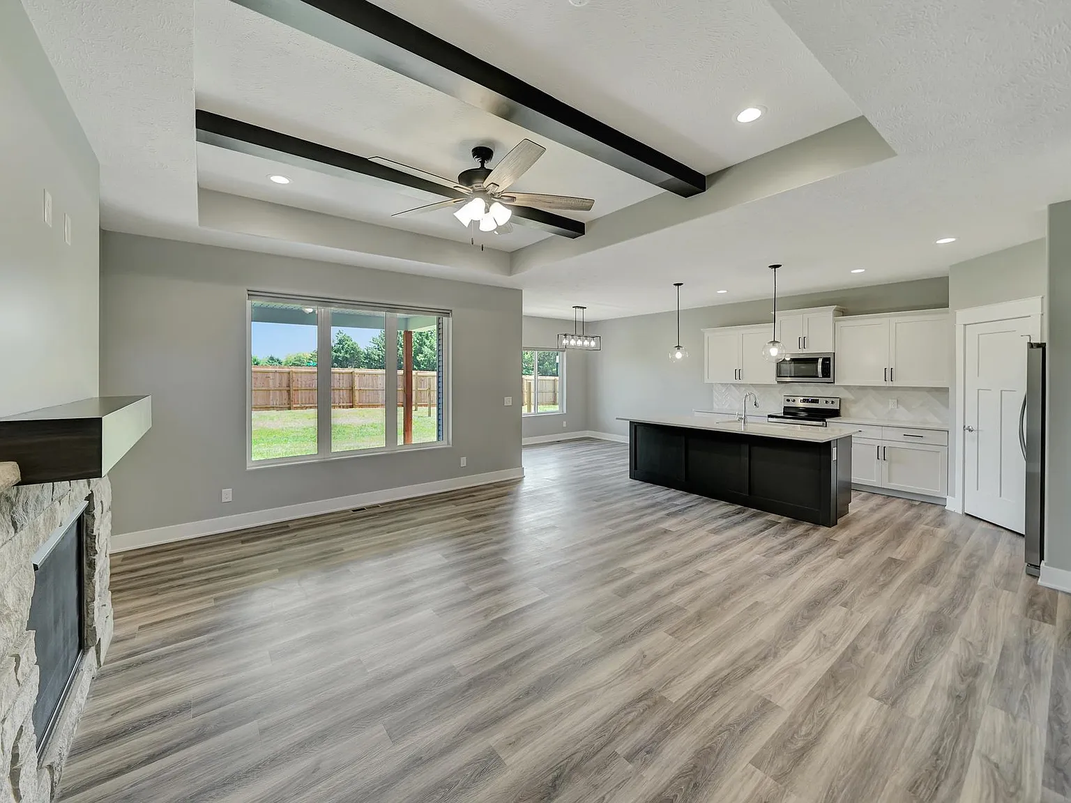 4 bed, 2600 sqft, $3,200 — Photo 2