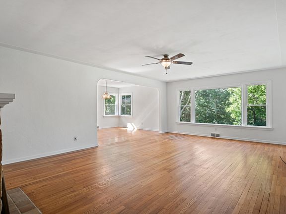 2nd image of 4480 Leonard St