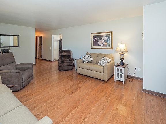 860 East Lyons St-105