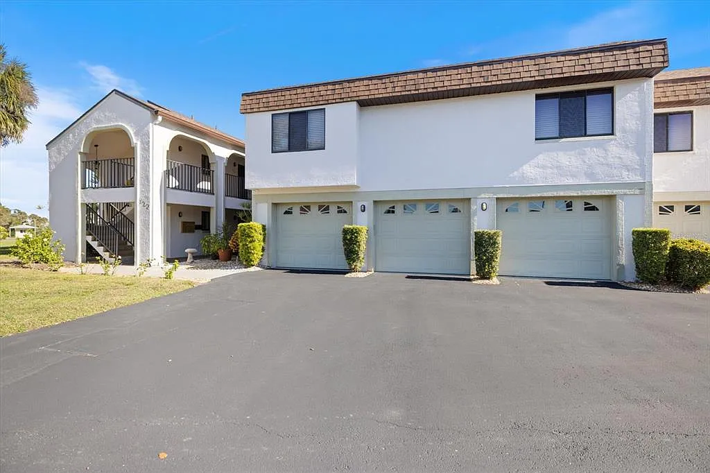 3 bed, 2.0 bath, 1310 sqft, $2,000 — Photo 1