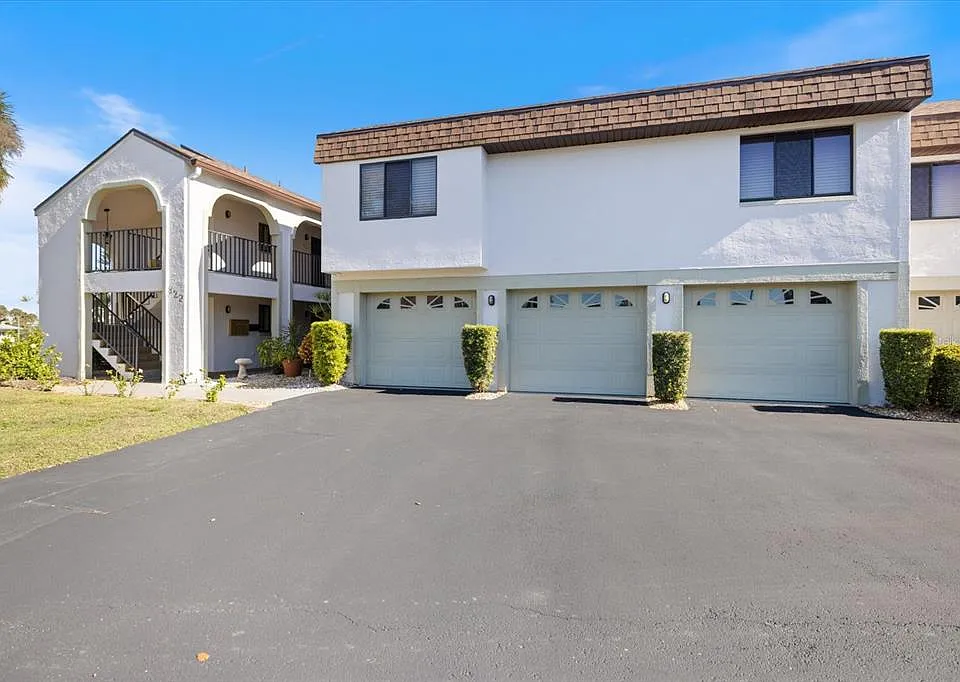 822 Capri Isles Blvd #107