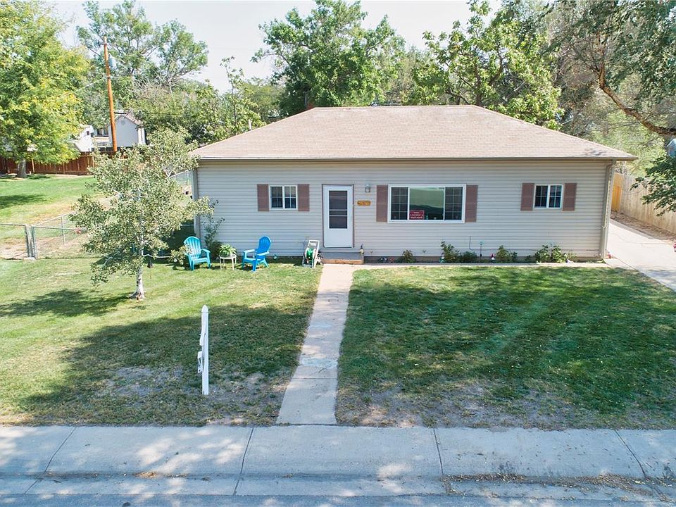 1st image of 216 2nd St