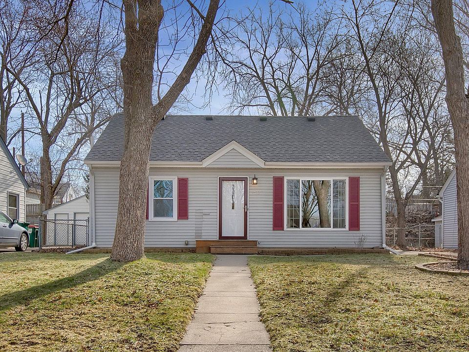 1st image of 4733 Heights Dr