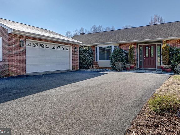 4th image of 209 Fairway Dr