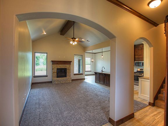 Entry/Living Room