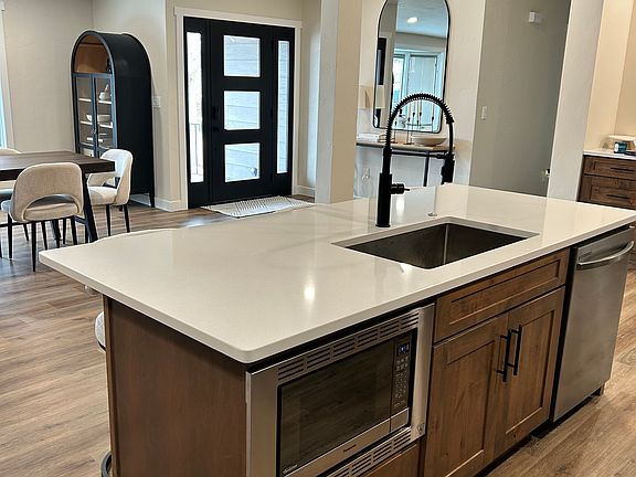 4th image of 1801 W Odell Ave