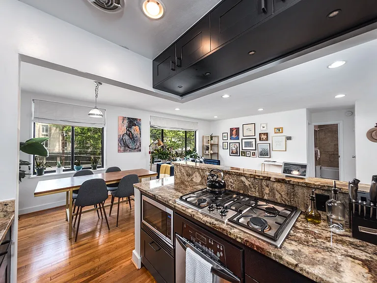 5112 Macarthur Blvd NW — Photo 8