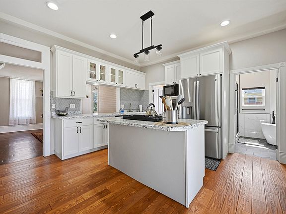 4th image of 1307 Davenport St