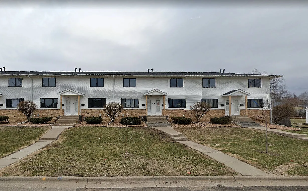 Elmwood Apartments — Photo 3