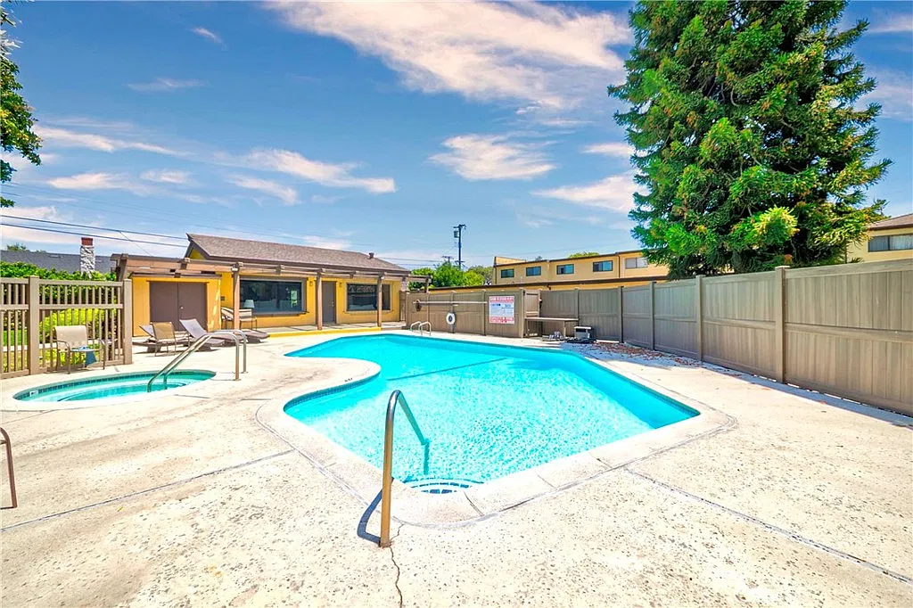 3 bed, 2.5 bath, 1542 sqft, $3,995 — Photo 1