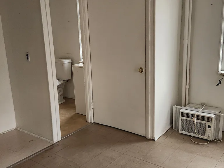 469 Ontario St #1 — Photo 5
