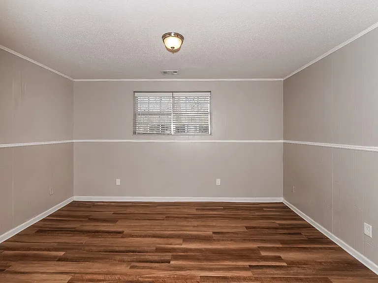 1920 Croydon Cir — Photo 20