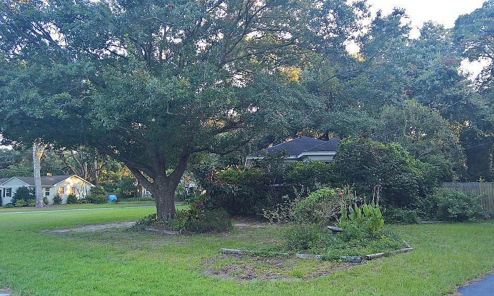 2nd image of 988 Cliffwood Dr