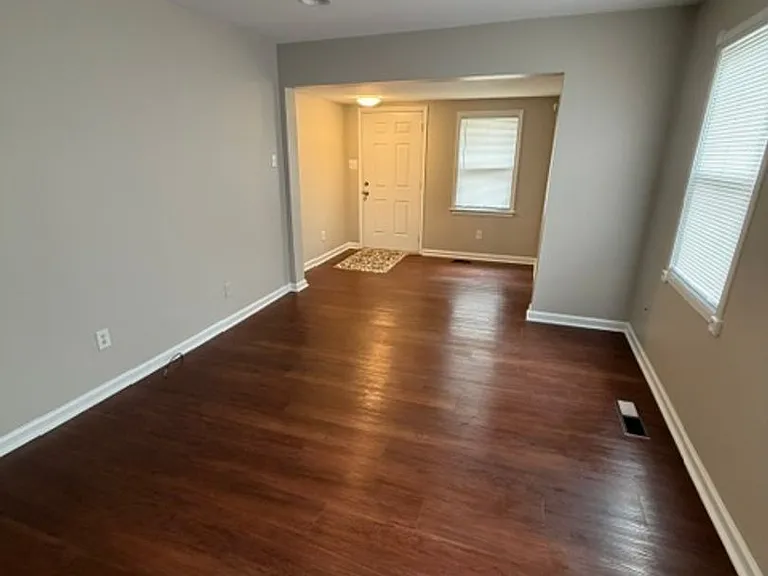 167 Brockwell Ave — Photo 5