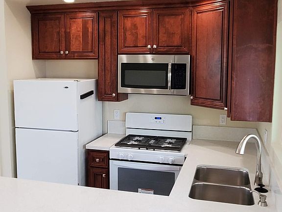 5th image of 2736 Pierpont Blvd