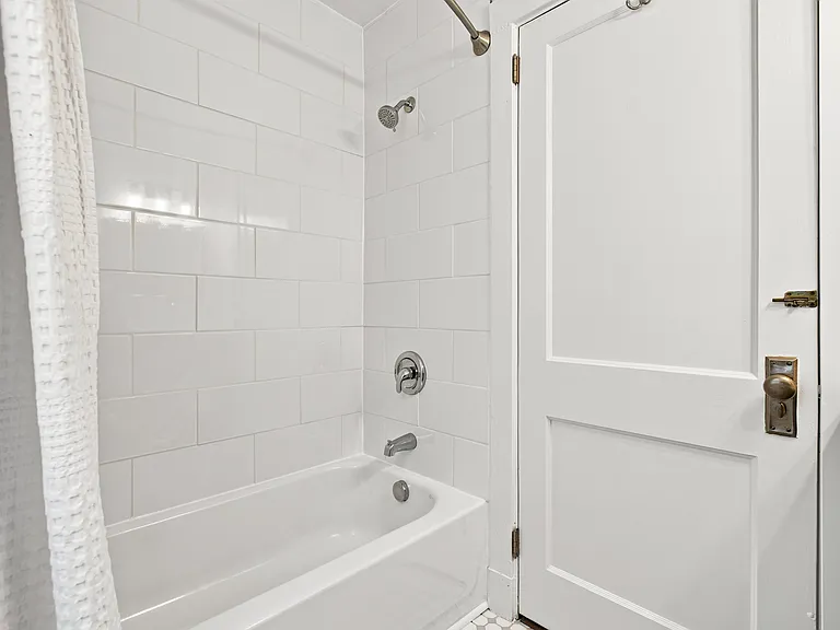 1131 Wisconsin Ave — Photo 5