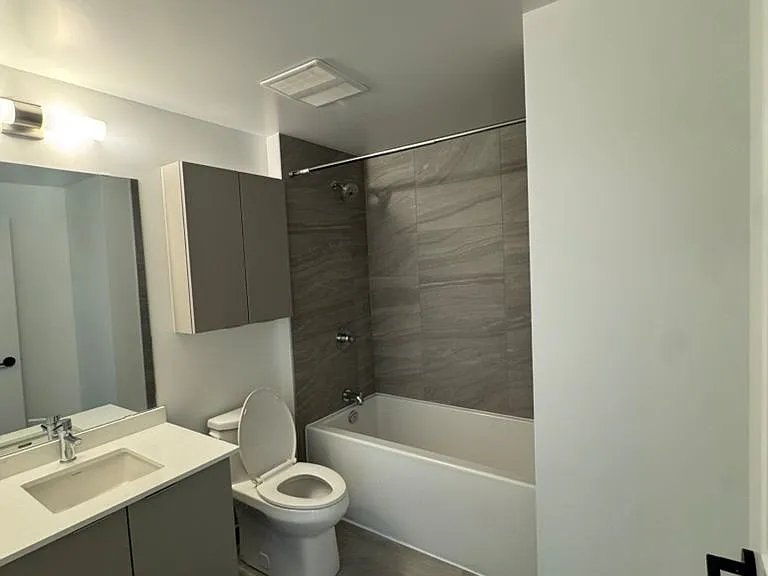 2075 Lakeshore Rd #2105 — Photo 4