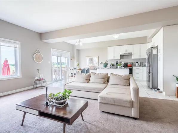 120 Vineberg Dr #43, Hamilton, ON L8W 0B5