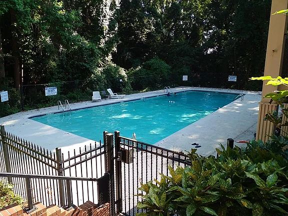 Access to community pool