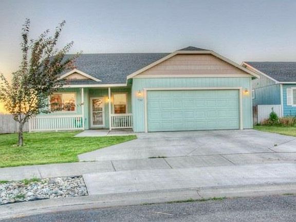 2nd image of 730 N Larkspur Ln