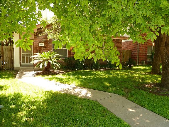 3rd image of 813 W Black Locust Dr