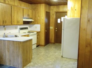 12 Aspinook St APT A, Jewett City, CT 06351