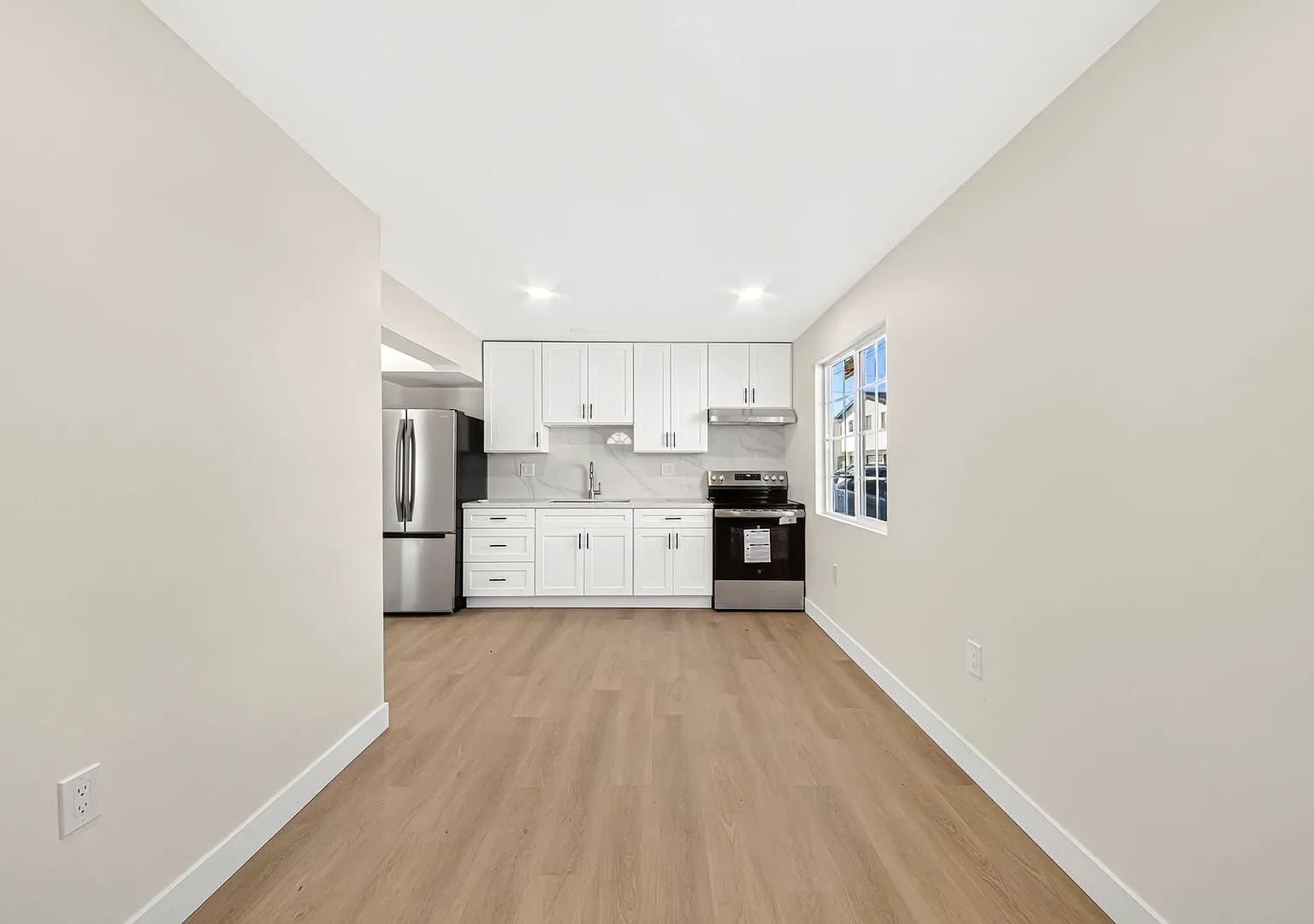 994 El Camino Dr — Photo 3