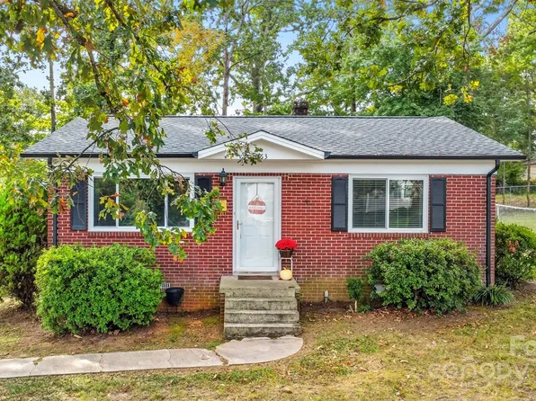 1763 1st Ave NW, Hickory, NC 28601